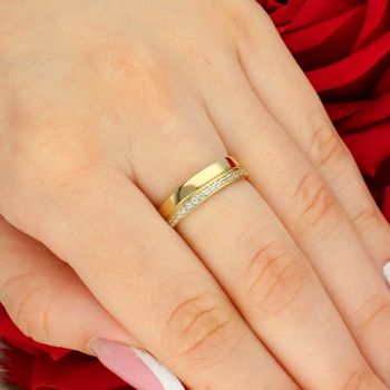 Złoty Pierścionek Damski 375 – Wysadzany Cyrkoniami, Rozmiar 13 próba 375.jpg